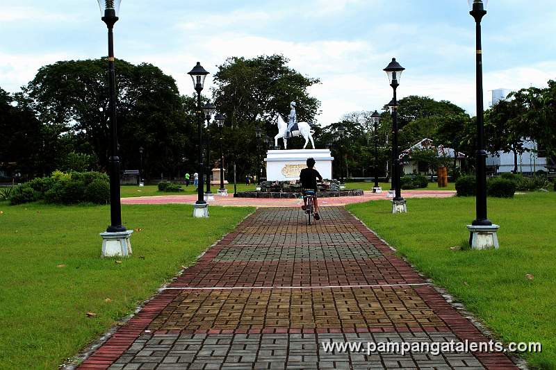 Silva Park with Doric-style electric lamps